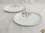 Par de travessas ovais em porcelana floral friso ouro. Medindo 32cm x 21,5cm.