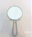 Espelho de mao  com lente de aumento e cabo ajustável. Medida: 15cm de diametro.