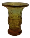 Pequeno vaso em vidro, medindo: 11 cm alt.