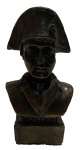 Escultura de mesa, busto representando NAPOLEÃO, em metal, medindo: 12 cm alt.