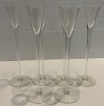 Delicadas  e raras 6 taças para licor em cristal fino, medindo: 24 cm alt.