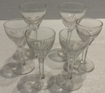 6 taças de cristal para licores.