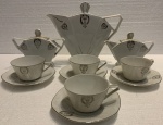ART DECO - Maravilhoso jogo para cafe contendo: 4 xícaras com seus pires, bule, açucareiro e leiteira, VICTORIA CZECHOSLOVAKIA, total 11 peças