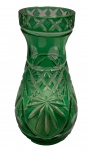 Maravilhoso vaso em cristal Overley, na cor predominante verde, medindo: 19 cm alt.