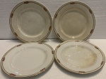 Conjunto de 4  pratos em porcelana, medindo: 23 cm diâmetro.