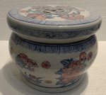 Linda e rara Banqueta em porcelana oriental, pintado a mão, medindo: 20 cm alt. x 25 cm diâmetro.