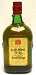 BEBIDA DE COLEÇÃO-LACRADO E VINTAGE, WHISKY BUCHANAN*S® Conhecido como o coração do portfólio de BUCHANAN'S, BUCHANAN'S DELUXE é o reflexo da criação de James Buchanan's em 1884; um blend tão leve, suave e refinado que veio a consagrá-lo como fornecedor oficial de whisky do Parlamento Britânico GRADUAÇÃO ALCÓOLICAGrad. Alc. 40% vol.