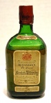 BEBIDA IMPORTADA DA ESCÓCIA-WHISKY BUCHANAN*S® Conhecido como o coração do portfólio de BUCHANAN'S, BUCHANAN'S DELUXE é o reflexo da criação de James Buchanan's em 1884; um blend tão leve, suave e refinado que veio a consagrá-lo como fornecedor oficial de whisky do Parlamento Britânico GRADUAÇÃO ALCÓOLICAGrad. Alc. 40% vol. CERCO GRAU DE EVAPORAÇÃO.