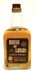 BEBIDA DE COLECIONADOR-House Of Lords Blended Scotch Whisky (08 Anos) Edição Rara, garrafa  lacrada (custa em média 700 reais )* DESCRIÇÃO: Um 'Scotch Whisky' em sua melhor versão (antiga), de 43º GL/ABV (graduação alcoólica), muito raro e difícil de encontrar no mercado. Produzido pela destilaria escocesa/britânica "William Whiteley Co,", de Pitlochry ; Scotland (Escócia), o "House of Lords" (08 Years Old)' Blended Scotch Whisky, é mais um representante da velha escola escocesa, a criadora dos famosos 'Scotch Whiskies', uma importante bebida originária das ilhas britânicas, que ganhou o mundo e fez história desde então.