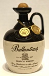BEBIDA DE COLEÇÃO-Whisky Porcelana Ballantine´s George Ballantine&sons Limited, garrafa lacrada e raríssima! Avaliada em cerca de 500 reais.