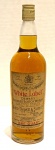 BEBIDA DE COLEÇÃO- Whisky Dewars White Label , GARRAFA VINTAGE LACRADA.Blended Single Malt e Single Grain whiskies de diversas destilarias.O principal malte é o Aberfeldy, além de levar outros maltes do grupo Bacardi como Aultmore, Craigellachie e Royal Brackla.A marca Dewars foi criada em 1846 pelos irmãos John A. Dewar Jr. e Thomas Dewar, e desde 1988 está sob o comando da Bacardi.O Dewars é o Blended mais vendido nos EUA e o quinto mais vendido no mundo.