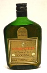 BEBIDA DE COLEÇÃO-Cognac Courvoisier Vs Cognac (conhaque)  Francês, garrafa lacrada. Cerca de 400 reais custo médio. Cognac Courvoisier VS Cognac (conhaque) 1 L Frances com um perfume delicioso e muito sutil, Courvoisier VS é muito apreciado pelos verdadeiros conhecedores de Cognac. Ideal para terminar a refeição, Courvoisier VS é um cognac harmonioso com um sabor delicado e suave, com muitas notas de fruta e aroma a madeira fresca.
