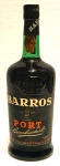 BEBIDA DE COLEÇÃO- Vinho Do Porto Barros - 750 Ml (origem Portugal), LACRADO, VINTAGE. SOBRE O PRODUTOR, A VINHA, O VINHO E AS COMBINAÇÕESNotas de prova: Com uma cor castanha e um halo avermelhado intenso, apresenta um bouquet delicioso de fruta madura, figos secos e ameixas, enfatizado por um personagem atraente de madeira e especiarias. Fresco e aveludado na boca,
