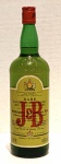 WHISKY ESCOCÊS J&B , GARRAFA LACRADA, PERTENCENTE A UMA COLEÇÃO DE BEBIDAS. Em 1749 Giacomo Justerini fundou uma companhia importadora de vinhos em Londres entrando, em 1779, para o comércio de scotch Whisky. Em 1831, com a compra da companhia pelo inglês Alfred Brooks, nascia a J&B: Justerini & Brooks LTD. J&B Rare Scotch Whisky é hoje a 2º marca de scotch whisky mais vendida do mundo. Sua colaboração clara é proveniente do contato do whisky com o barril de carvalho, com pouca adição de caramelo, diferentemente dos demais whiskies do mercado.