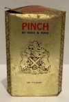 RARO WHISKY PARA COLECIONADORES- HAIG & HAIG 'PINCH' 12 YEAR OLD BLENDED SCOTCH ( GARRAFA LACRADA NA CAIXA ). CIRCA ANOS 70. (PREÇO ESTIMADO 100 EUROS)