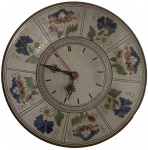 Relogio de parede em prato de porcelana, funcionamento desconhecido.