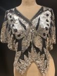 ACERVO DE EX MAQUIADOR DE NOVELAS- ELEGANTE BOLERO PRETO TODO BORDADO EM PRATA DA GRIFE ALI & CRIS , TAMANHO LARGE (GRANDE), PRODUTO IMPORTADO ALTA COSTURA! SEM USO! DIVINO!