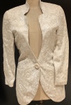 ACERVO DE EX MAQUIADOR DE NOVELAS-ALTA COSTURA! SEM USO! DIVINO!  BLAZER DE TECIDO BROCADO NO TOM MARFIM , DA GRIFE RESCALA MEDNDO DE OMBRO A OMBRO 49 CM E COMPRIMENTO 67 CM,