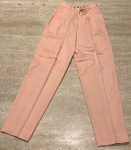 ACERVO DE EX MAQUIADOR DE NOVELAS- ELEGANTE CALÇA SOCIAL DE LINHO SALMÃO,, DA GRIFE SUZELLE, TAMANHO DA CINTURA  34 CM.  BELÍSSIMA !