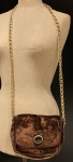 ACERVO DE EX MAQUIADOR DE NOVELAS- ELEGANTE BOLSA DE FESTA MARROM DE VELUDO COM ALÇA DOURADA E PEDRARIA.  BELÍSSIMA !