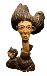 Escultura em madeira entalhada a mão, medindo: 43 cm alt.