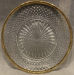 BACCARAT - lindo prato com acabamento dourado, medindo: 21 cm diâmetro.