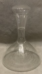 Decantar em vidro, medindo: 23 cm alt.