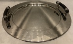 Maravilhosa bandeja de inox redonda, medindo: 48 cm diâmetro.
