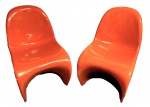 Par de cadeiras PANTOM - Design Único, em forma de S, e Atemporal As linhas sinuosas, no formato de S, revolucionou o design