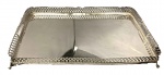 Magnifica bandeja em metal espessurado, medindo; 57 cm x 36 cm