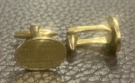 Linda abotoadura de metal dourado