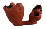 Frans KRAJCBERG (1921-2017) - Escultura de mesa, madeira pintada, assinada FK, medindo: 18 cm comp.