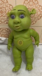 Boneco bebê do Shirek em plástico flexível verde em bom estado de conservação.