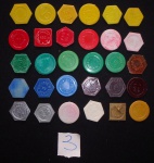 COLECIONISMO - Lote com 30 fichas de coletivos em tamanhos, formatos e cores diversos.