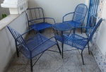Conjunto para Jardim de metal revestido com material sintético azul, composto de 4 cadeiras e 1 centro de mesa.