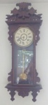 Relógio de parede em madeira - Medidas: 39x14x97 cm  - Lote sem chave e não testado.