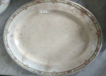 Antiga travessa em porcelana inglesa -  Medidas: 36x29 cm ( Lote com marcas do tempo, vendido no estado.