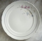 Antigo prato em porcelana Real-  Diâmetro: 26 cm