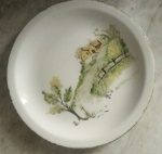 Antigo prato em porcelana pintado a mão  Diâmetro: 25 cm