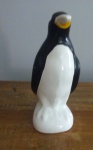 Pinguim decorativo em porcelana - Altura: 22 cm Lote com marcas do tempo, descascado no nariz