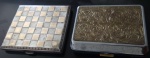 Duas cigarreiras em metal 9x8 cm e 9x7,5 cm