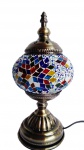 Espetacular luminária ao melhor estilo marroquino com cúpula em mosaico de vidro com base em metal. Peça sem uso e em excelente estado. Medida 28 cm de altura.