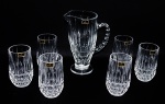 Jarra em cristal acompanhada de 6 (seis) copos em com rico e belo design. peças sem uso e na caixa original.