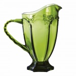 Belissima Jarra em vidro com predominância em tom verde. Capacidade para 1,2L.