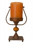 Luminária em "fer forget" com cúpula em polímero de tonalidade âmbar. Século XX. 48 cm.