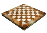 Tabuleiro para xadrez ou dama, inteiramente executado em ônix Merde. Século XX. 20 x 20 cm.