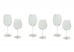 Conjunto de 06 de cristal Hering. Constando de:3 taças p/ vinho tinto (24 cm) e 3 taças p/ vinho branco (21 cm). 