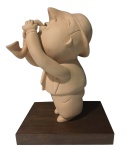 INOS CORRADIN  (Vogna, Itália, 1929) - O Saxofonista. Escultura em terracota. Assinada. 22 x 16.5 x 11.5 cm. Base de madeira. Acompanha certificado de autenticidade do artista.