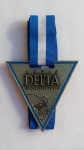 Medalha Colecionável Série Delta de Corridas de Rua, patrocínios Mizuno/Band, metal; aprox. 7,5 x 7,5cm, acompanha fita, conforme fotos