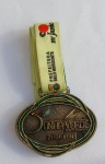 Medalha Colecionável 5ª Meia Maratona Corrida Família Linha Verde, Belo Horizonte 21km/6km, 2012, metal; aprox. 7 x 6cm, acompanha fita, conforme fotos